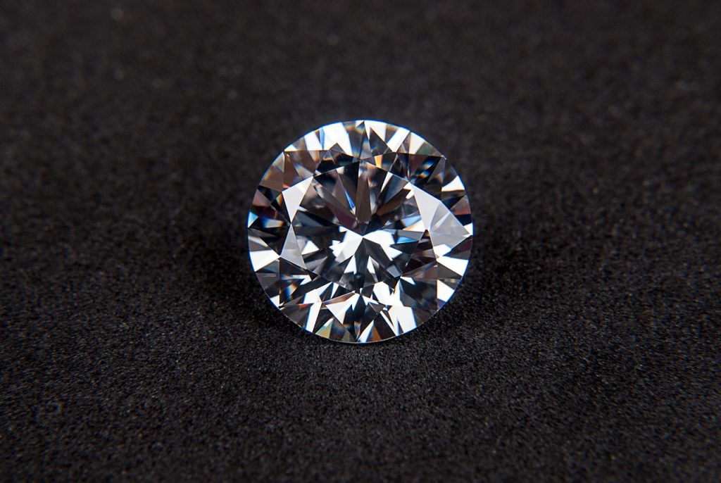 Die Bewertung der Bachelorarbeit setzt sich aus verschiedenen Kriterien zusammen. Die Facetten des Diamants repräsentieren diese.