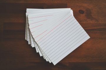Mit Karteikarten lernen: Die Lernmethode für das Langzeitgedächtnis